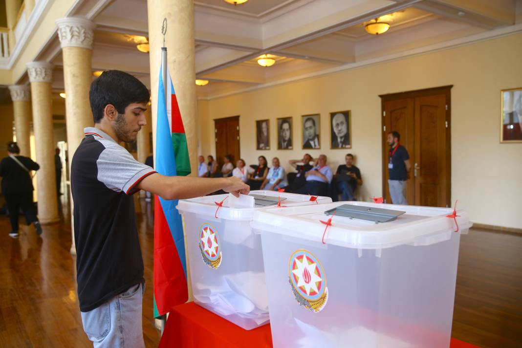 Azerbaycan'da seçim günü: Oy verme işlemi başladı - Resim: 1